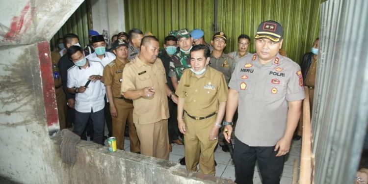 Wako AJB Pimpin Langsung Penertiban Lantai 3 Kincay Plaza