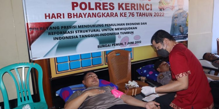 Jelang HUT Bhayangkara ke-76, Polres Kerinci Gelar Baksos Donor Darah