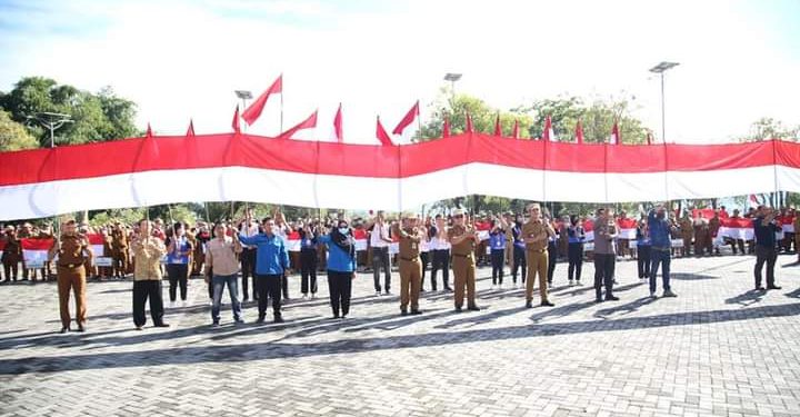 Wako Ahmadi Launching Gerakan Pembagian 10 Juta Bendera Merah Putih