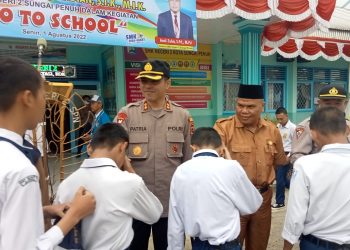 Police Go To School, Kapolres Kerinci Pimpin Upacara Bendera di SMKN 2 Sungai Penuh