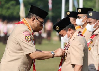 Gubernur Al Haris Terima Penghargaan Lencana Pramuka Karya Bakti di Jambore Nasional XI 2022