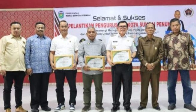 Hadiri Pelantikan Pengurus PWI Kota Sungai Penuh, Humas PLTA Merangin Hidro Terima Penghargaan