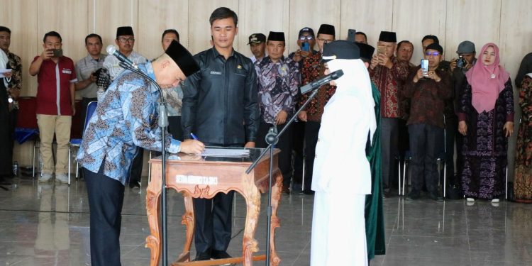 Ini Nama-nama 39 Kades Terpilih yang Dilantik Bupati Adirozal