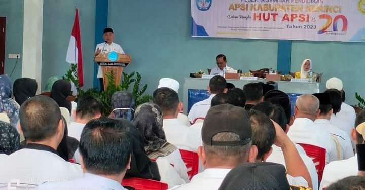 Bupati Adirozal Buka Seminar Pendidikan APSI Kerinci