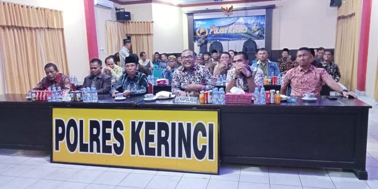 Polres Kerinci Gelar Nobar Pagelaran Wayang Kulit Kisah Wahyu Makutharama