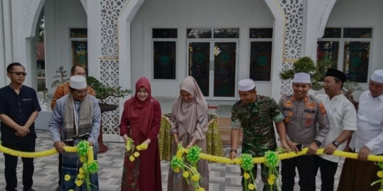 Bupati Tanjabbar, H.Anwar Sadat Hadiri Peresmian Masjid As-Syarif Kodim 0419/ Tanjab