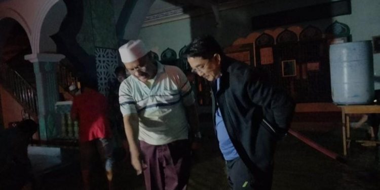 Tinjau Banjir Di Masjid Agung Al- Istiqomah Ini Himbauan Bupati H.Anwar Sadat