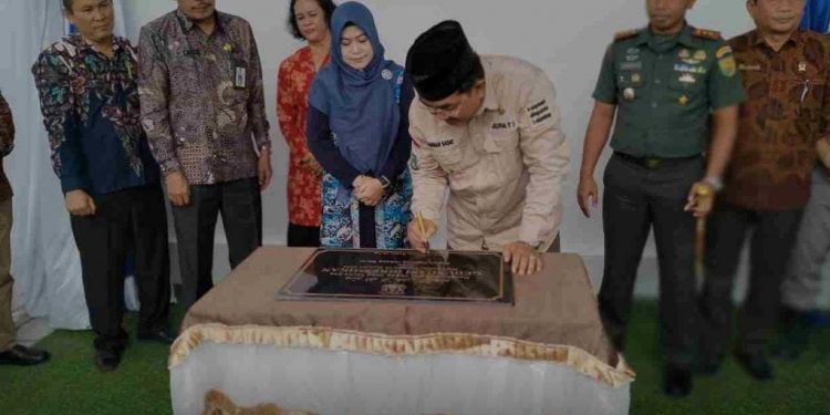 H.Anwar Sadat Resmikan Rumah Singgah Pasien RSUD KH. Daud Arif Kuala Tungkal