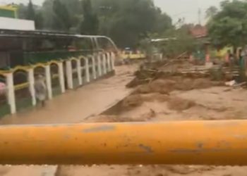 Banjir Bandang di Kumun, Ratusan Rumah, Masjid dan Sekolah Terendam