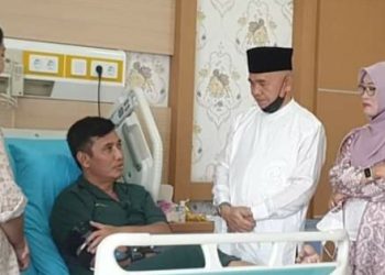 Bupati Adirozal Jenguk Kapolda Jambi di RS Polri: Alhamdulillah Kondisi Beliau Semakin Membaik