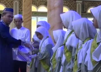 Hadiri Wisuda Iqro dan Tahfidz, Ketua DPRD Fajran: Semoga Anak-anak Diberi Kemudahan Menghafal Al-Qur’an