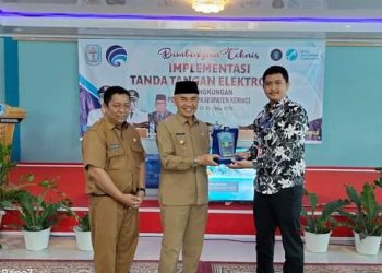 Bupati Adirozal Buka Bimtek Implementasi Tanda Tangan Elektronik