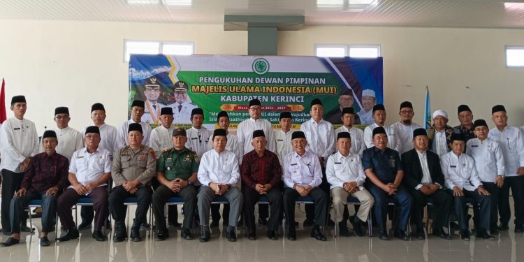 Bupati Adirozal Hadiri Pengukuhan Pengurus MUI Kabupaten Kerinci Masa Khidmat 2022-2027