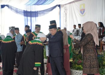 Hadiri Wisuda Santri, Gubernur Al Haris Harap PKP Al-Hidayah Punya Program Study Unggulan