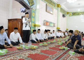 Bupati Adirozal Hadiri Pengajian Rutin BKMT dan Pelepasan Calon Jamaah Haji Air Hangat Timur