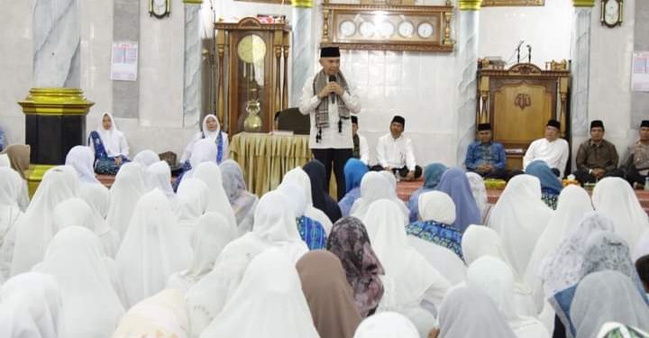 Bupati Adirozal Apresiasi Pengajian Bulanan BKMT Kecamatan Air Hangat