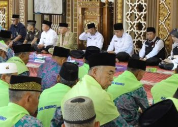 Bupati Adirozal: Jaga Kekompakan dan Kebersamaan Selama Perjalanan Ibadah