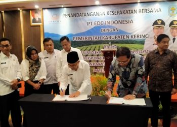 Bupati Kerinci Adirozal Tandatangani MoU dengan PT EDC Indonesia