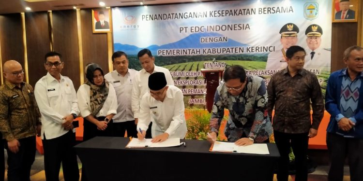 Bupati Kerinci Adirozal Tandatangani MoU dengan PT EDC Indonesia