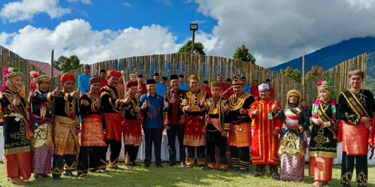 Bupati Adirozal Hadiri Kenduri Sko dan Kenduri Swarnabhumi 13 Desa Gunung Tujuh
