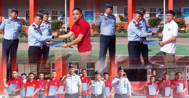 Karutan Sungai Penuh Berikan Sertifikat Pelatihan PBK dan BPJS Ketenagakerjaan Kepada WBP