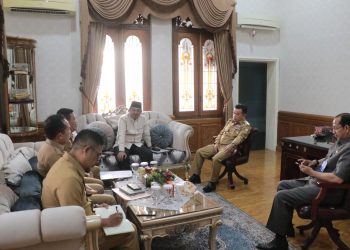 Bupati Tanjabbar H. Anwar Sadat Temui Gubernur Jambi Terkait Harga Pinang Yang Anjlok