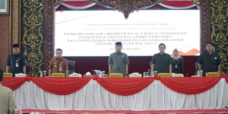 Gubernur Al Haris dan Wagub Sani Hadiri Penyampaian Pemandangan Umum dari Fraksi-fraksi Terhadap Pelaksanaan APBD Provinsi Jambi Tahun 2022