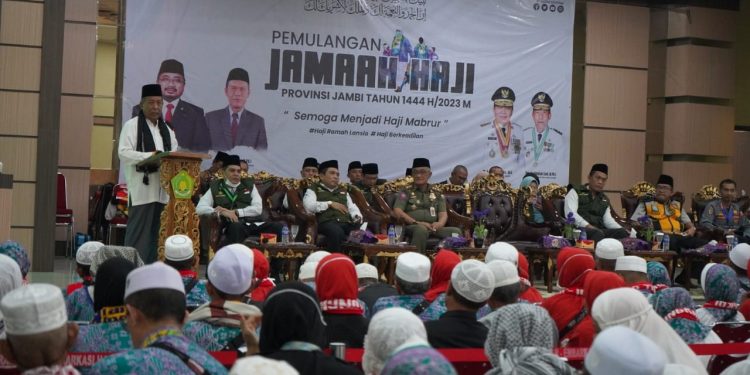 Wagub Sani Sambut Kepulangan 372 Jemaah Haji Jambi Kloter Pertama