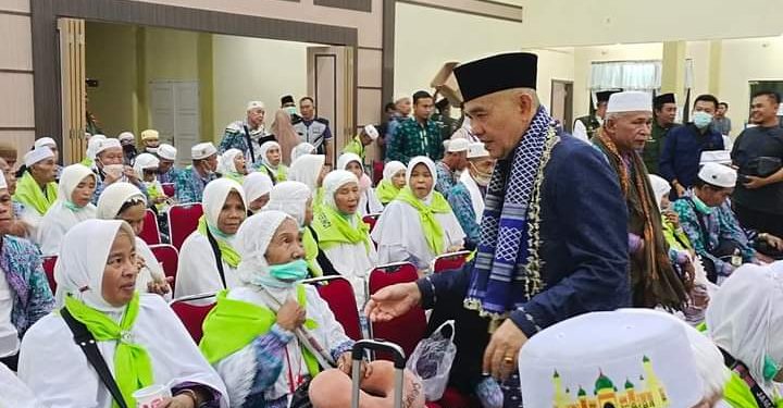 Bupati Adirozal Sambut Kepulangan Jamaah Haji Asal Kerinci di Asrama Haji