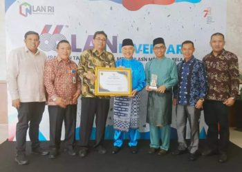 Bangun Kerinci Dengan Inovasi, Bupati Adirozal Raih Penghargaan INAGARA Awards 2023 dari LAN RI