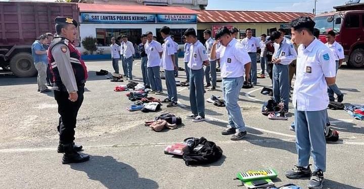 Polres Kerinci Amankan 30 Orang Pelajar yang Nongkrong saat Jam Pulang Sekolah