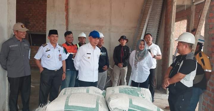 Bupati Kerinci Adirozal Tinjau Progres Pembangunan RS Pratama Tipe D Bukit Kerman