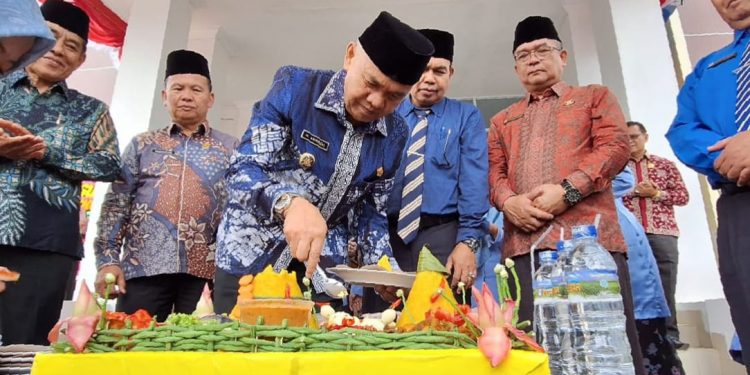 Pimpin Upacara HUT Ke-33, Bupati Adirozal Apresiasi Kinerja Perumda Tirta Sakti