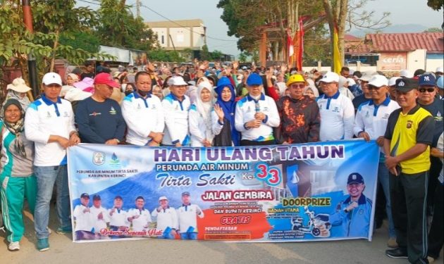 Meriah, Bupati Adirozal Ikuti Jalan Gembira Perumda Tirta Sakti Bersama Ribuan Masyarakat Kerinci