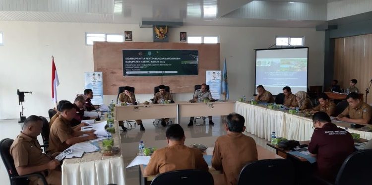 Bupati Adirozal Pimpin Sidang Panitia Pertimbangan Landreform Redistribusi Tanah Kabupaten Kerinci