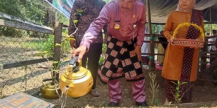 Pj Bupati Kerinci Asraf Bersama OPD Ziarah ke Makam Bupati Terdahulu
