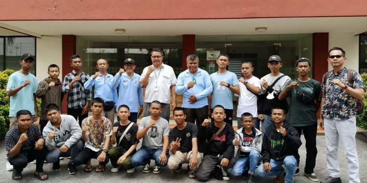 Kepala SMKN 2 Sungai Penuh Lakukan Kunjungan Industri ke PT Panasonic Manufacturing Indonesia
