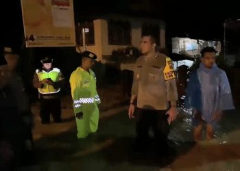 Peduli Banjir di Kerinci dan Sungai Penuh, Kapolres Kerinci Turun ke Lokasi dan Salurkan Bantuan
