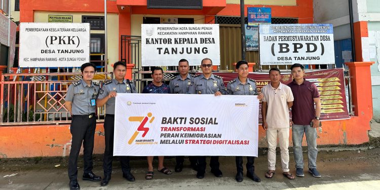 Baksos Imigrasi Berbakti, Imigrasi Kerinci Salurkan Bantuan ke Warga Korban Banjir
