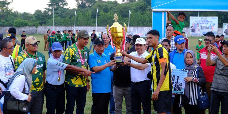 Wagub Sani Tutup Turnamen Sepak Bola Gubernur Cup Tahun 2024