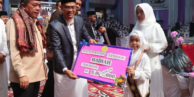 Gubernur Al Haris Hadiahkan 5 Umroh Gratis Untuk Guru dan Siswa Sekolah Islam Terpadu Nurul ‘Ilmi