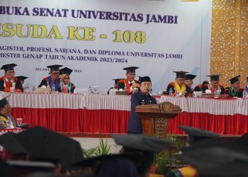 Hadir di Wisuda UNJA, Gubernur Al Haris: Generasi Muda Harus Pandai Mencari Peluang