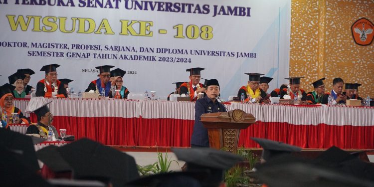 Hadir di Wisuda UNJA, Gubernur Al Haris: Generasi Muda Harus Pandai Mencari Peluang