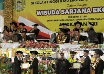 370 Mahasiswa STIE-SAK Diwisuda, Dr. Gampo Haryono: STIE-SAK Terus Melakukan Pembenahan