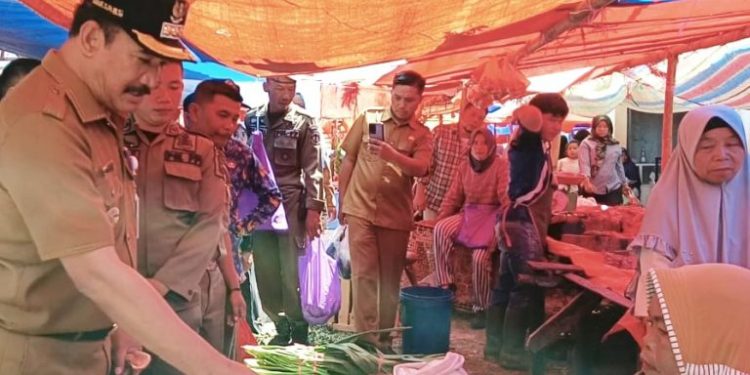 Pj. Bupati Kerinci Asraf Pimpin Sidak Pasar Senen Siulak