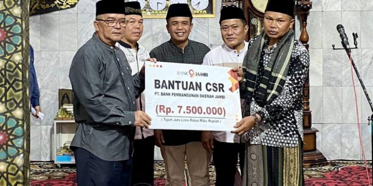Sekda Kerinci Pimpin Safari Ramadhan dan Serahkan Bantuan di Masjid Raya Desa Tanjung Pauh Mudik