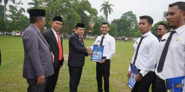 Serahkan SK 1.860 PPPK Pemprov Jambi Formasi 2023, Gubernur Al Haris: Setelah Terima SK Bersemangat dan Tunjukkan Kinerja dengan Baik