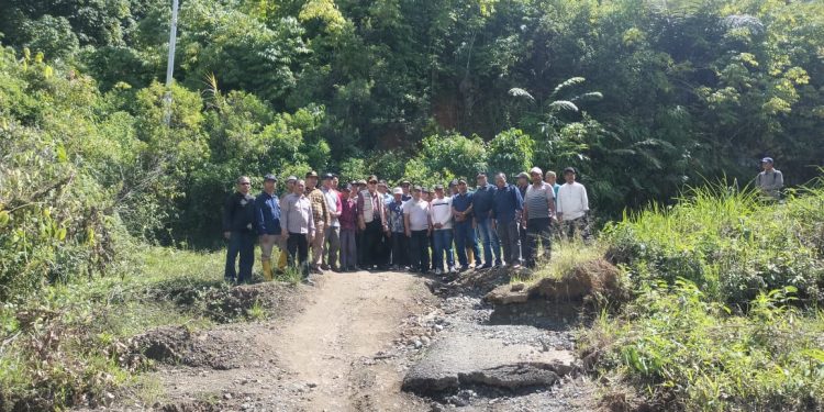Wako Ahmadi Tinjau Jalan Ambruk/Rusak di Kecamatan Kumun Debai