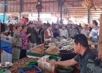 Ketua Komisi II DPRD Kota Sungai Penuh Ferry Satria Sidak Harga Pangan Jelang Idul Adha