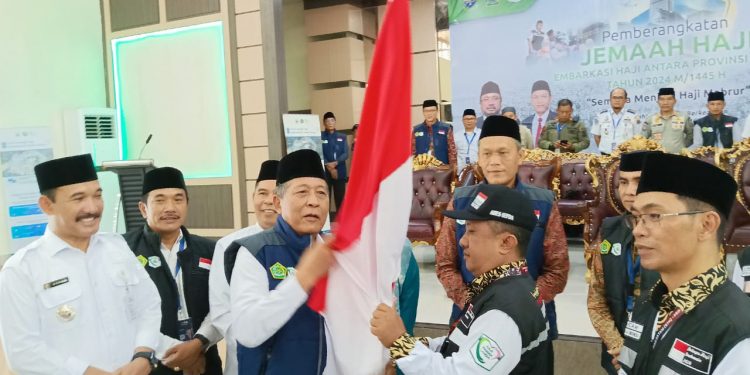 Pj. Bupati Kerinci Asraf Hadiri Pelepasan Jemaah Calon Haji Provinsi Jambi Tahun 2024